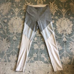 LIKE NEW OV spring 7/8 leggings size small!